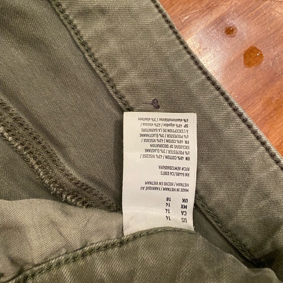 AE Distressed Shorts - Picture 4 of 4